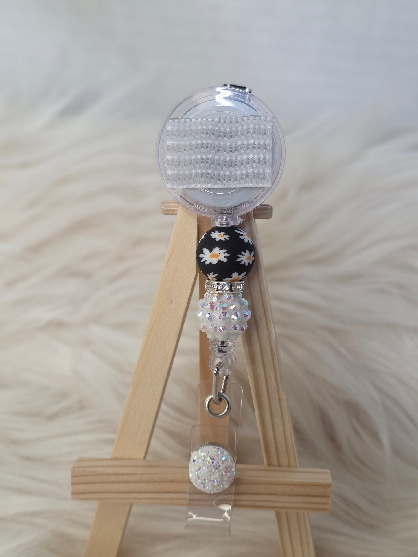 Black Daisy Interchangeable Beaded Badge Reel(Alligator Clip)